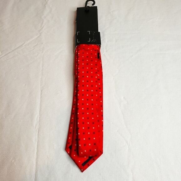 Gionni Red, White, and Blue Tie and Handkerchief Set - Picture 4 of 7